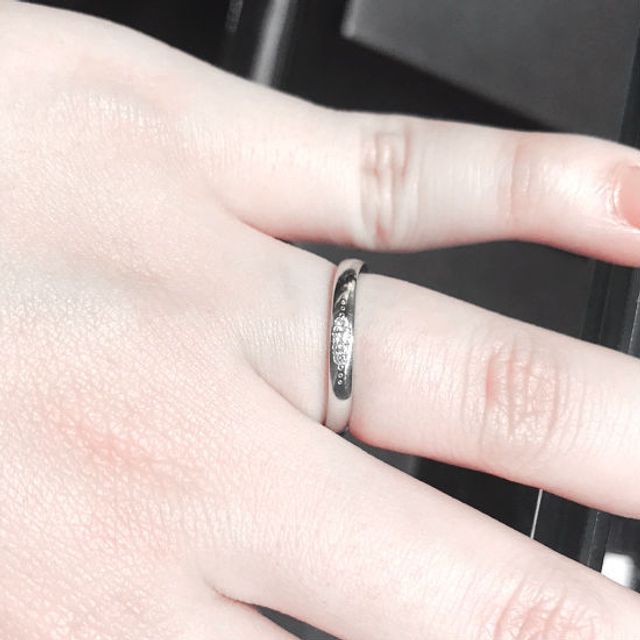 【エクセルコダイヤモンド(EXELCO DIAMOND)の口コミ】 ラインはストレートでシンプルな感じの指輪を探しており、ダイヤのないタ…