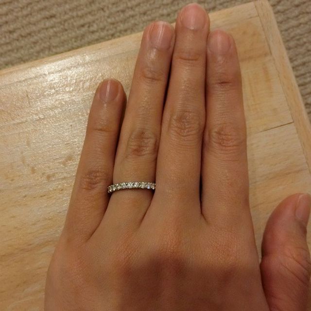 【アイプリモ(I-PRIMO)の口コミ】 婚約指輪は結婚指輪と重ねて普段からつけたかったのでハーフエタニティリ…