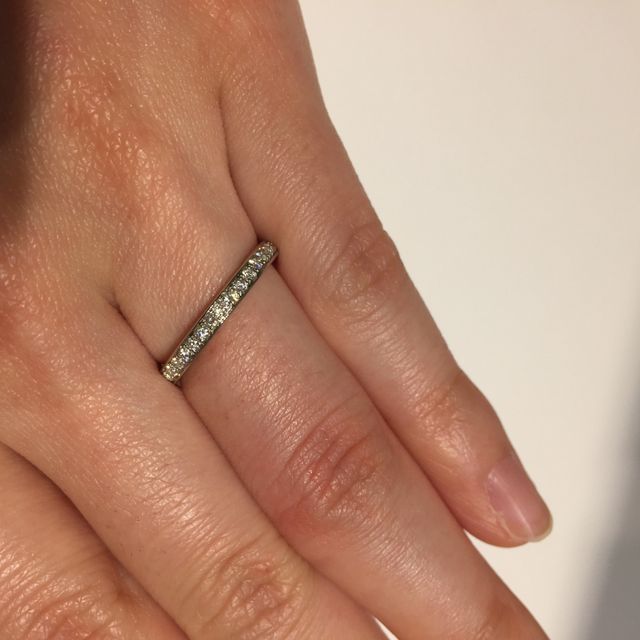 【4℃ BRIDAL(ヨンドシーブライダル)の口コミ】 ストレートタイプのハーフエタニティを初めから探していて、いくつか出し…