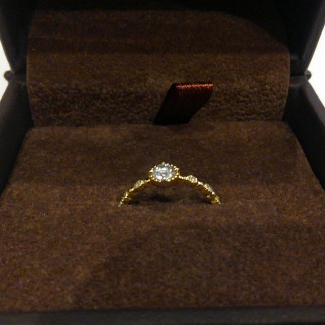 【JEWELRY  KAMATA(ジュエリーかまた)の口コミ】 婚約指輪は、彼女と一緒に見に行き、デザイン、カラー、石のサイズを自由…