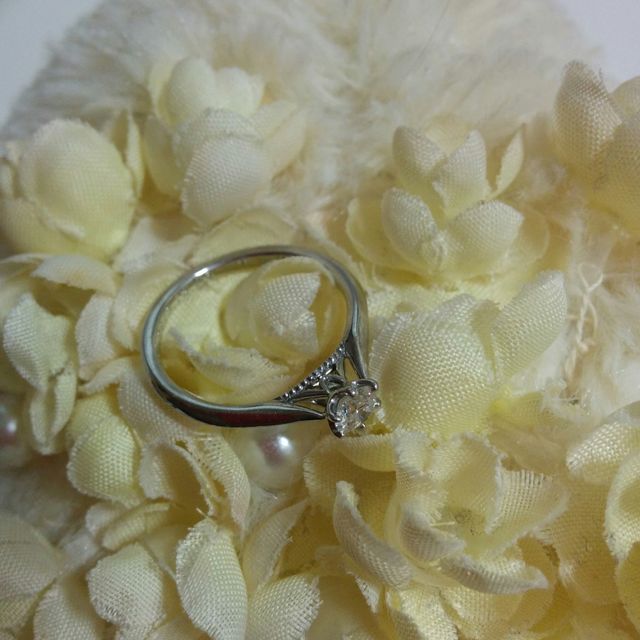 【エクセルコダイヤモンド(EXELCO DIAMOND)の口コミ】 爪がありその上にダイヤモンドがのっているかたちを探していました。色々…