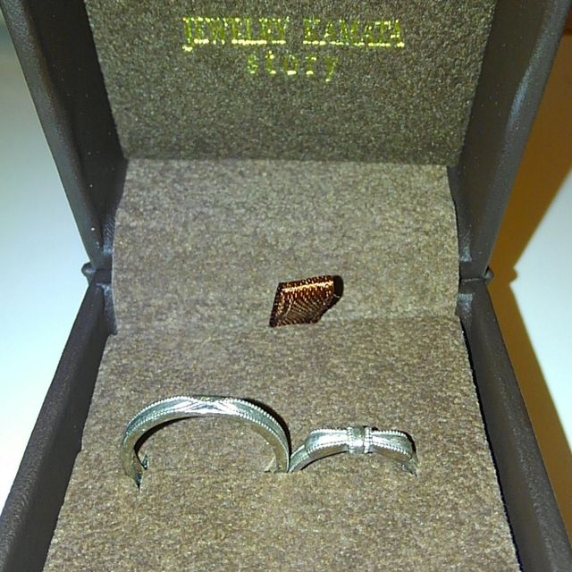 【JEWELRY  KAMATA(ジュエリーかまた)の口コミ】 彼女が前々から婚約指輪にはこれって決めていたようです。デザインがリボ…