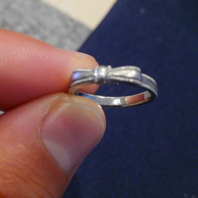 【JEWELRY  KAMATA(ジュエリーかまた)の口コミ】 彼女が前々から婚約指輪にはこれって決めていたようです。デザインがリボ…