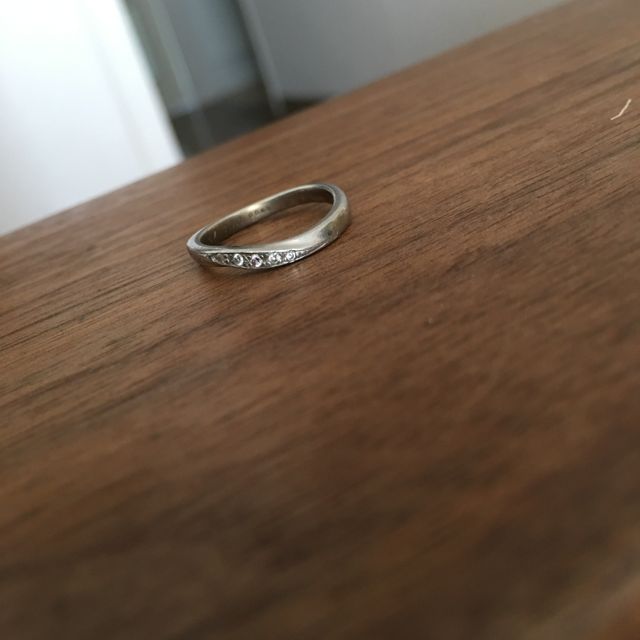 【VERITE(ベリテ)の口コミ】 普通のリングではなくて、波打った形を探していたのと、ダイヤモンドが５…