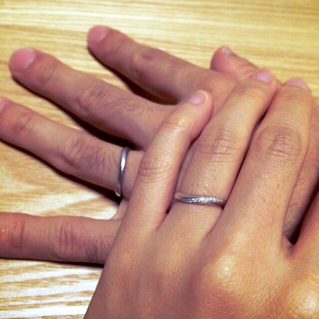 【4℃ BRIDAL(ヨンドシーブライダル)の口コミ】 デザインには満足しています。

もう少しどっしりしたものを探していまし…