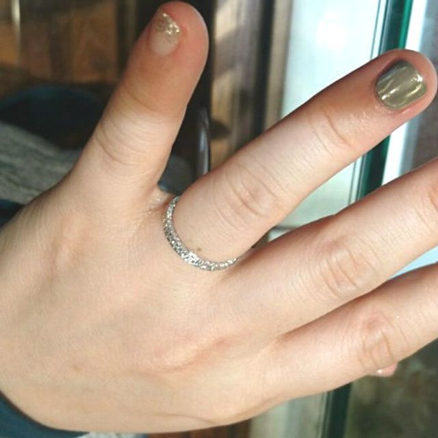 【ORECCHIO(オレッキオ)の口コミ】 エタニティリングを探しており、こちらのリングにたどり着きました。細身…