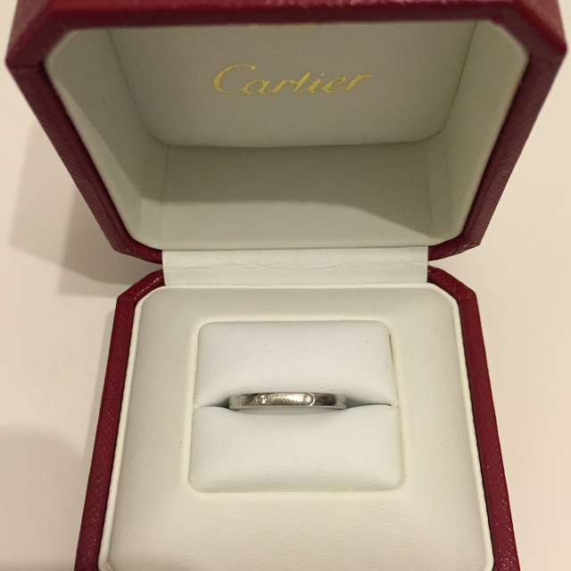 【カルティエ(Cartier)の口コミ】 婚約指輪と合わせてつけた時に、二つのダイヤがバランスが良く婚約指輪と…