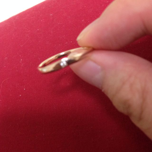 【4℃ BRIDAL(ヨンドシーブライダル)の口コミ】 出来るだけ安価の指輪を探しておりました。
こちらの指輪はダイヤは小さめ…