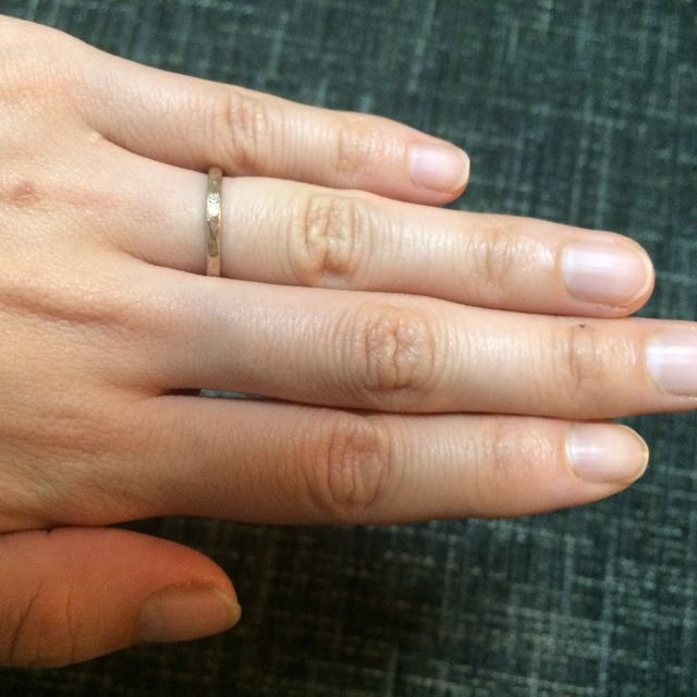 【SIENAROSE(シエナロゼ)の口コミ】 あまりキラキラしていないカジュアルな指輪を探していたところ、結婚情報…