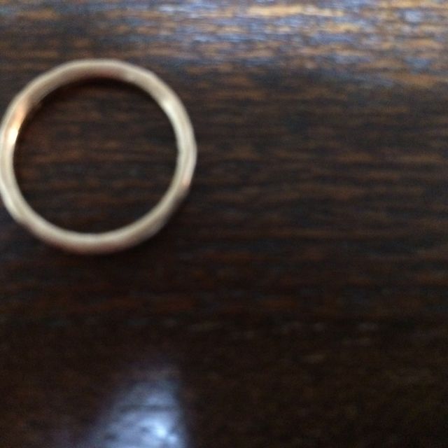 【SIENAROSE(シエナロゼ)の口コミ】 あまりキラキラしていないカジュアルな指輪を探していたところ、結婚情報…