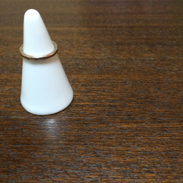 【SIENAROSE(シエナロゼ)の口コミ】 あまりキラキラしていないカジュアルな指輪を探していたところ、結婚情報…