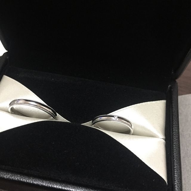 【エクセルコダイヤモンド(EXELCO DIAMOND)の口コミ】 ミル打ちの婚約指輪をいただいたので、結婚指輪はノーマルなものにしよう…