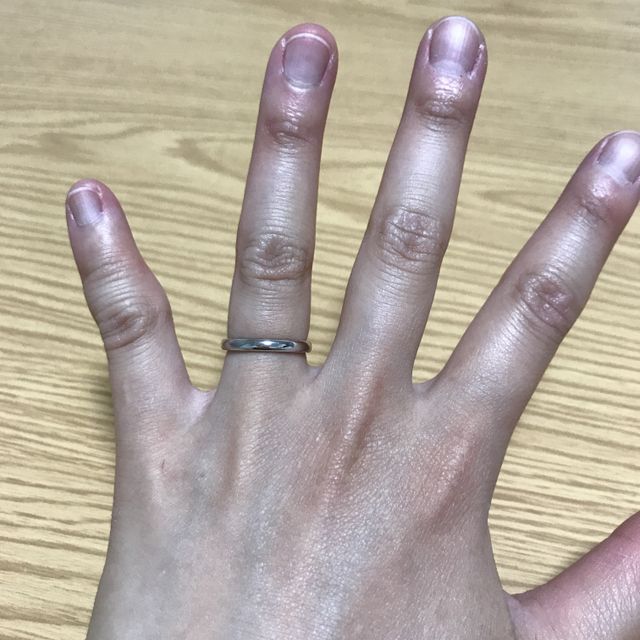 【銀座ダイヤモンドシライシの口コミ】 2.2ミリが珍しくて即決！！
2ミリじゃ細い気がして2.5ミリだと太く、悩ん…