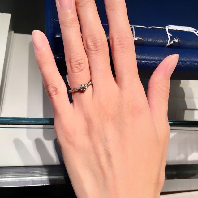 【銀座ダイヤモンドシライシの口コミ】 デザインが良かったことと、ダイヤの綺麗さ。輝きに二人で感動したので、…