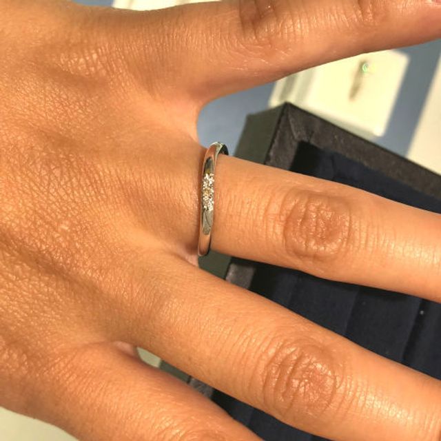 【4℃ BRIDAL(ヨンドシーブライダル)の口コミ】 予算の範囲内でシンプルなデザインとの提案に店員さんが候補として選んで…