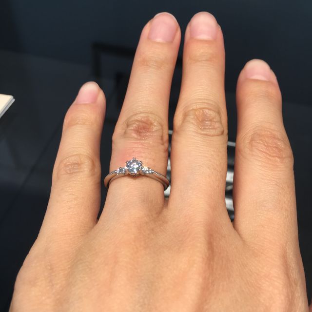 【エクセルコダイヤモンド(EXELCO DIAMOND)の口コミ】 デザインで選びました。職人の方が手で打っていると伺ったミル打ちに魅力…