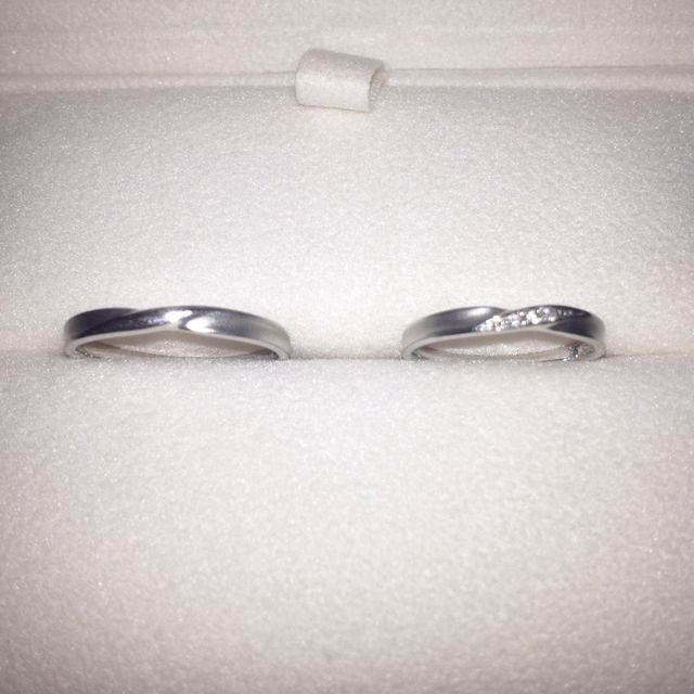 【CHARMY(チャーミー)の口コミ】 自分も主人も左利きのため、できるだけさりげないデザインの指輪を探しま…