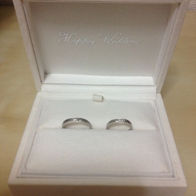 【CHARMY(チャーミー)の口コミ】 自分も主人も左利きのため、できるだけさりげないデザインの指輪を探しま…