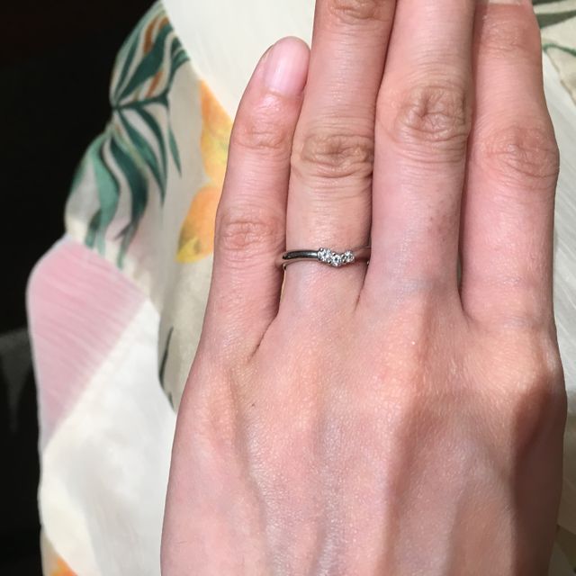 【銀座ダイヤモンドシライシの口コミ】 指輪の種類が多くて、ストレート、ブイライン、ウェーブから満遍なくオス…