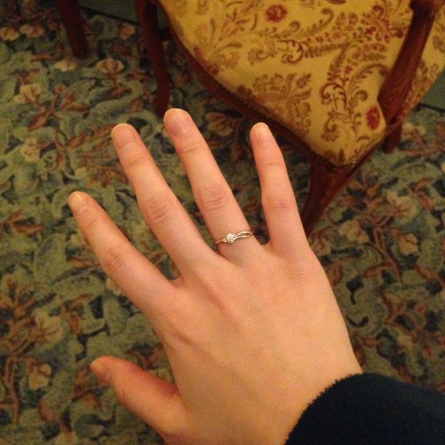 【アイプリモ(I-PRIMO)の口コミ】 夫からプロポーズの際に貰いました。内側に小さなピンクダイヤモンドがと…