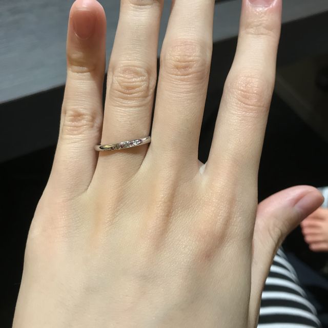 【HOSHI no SUNA 星の砂(ほしのすな)の口コミ】 白くて細い指の人にはピンクゴールドがすごいおススメです。
普段アクセサ…