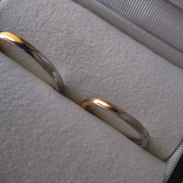 【Galopine & Galopin(ガロピーネガロパン)の口コミ】 結婚指輪なのでシンプルで飽きのこないものを探していました。ピンクゴー…