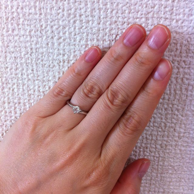 【銀座ダイヤモンドシライシの口コミ】 婚約指輪はシンプルなダイアモンドのものがよかったので、ダイアモンドの…