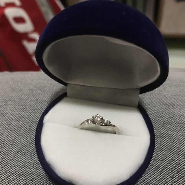 【GALA JEWELRY(ガラジュエリー)の口コミ】 デザインが気に入ったのと、硬化加工で変形しづらく普段使いするのに便利…