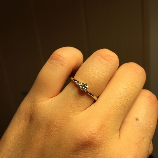 【ラザール ダイヤモンド(LAZARE DIAMOND)の口コミ】 デザインがシンプルなのにカットが綺麗でダイヤモンドのクオリティが高い…