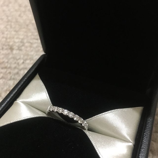 【エクセルコダイヤモンド(EXELCO DIAMOND)の口コミ】 初めて指輪をつけた際、自分の指にとても合っているのが分かり、正直一目…