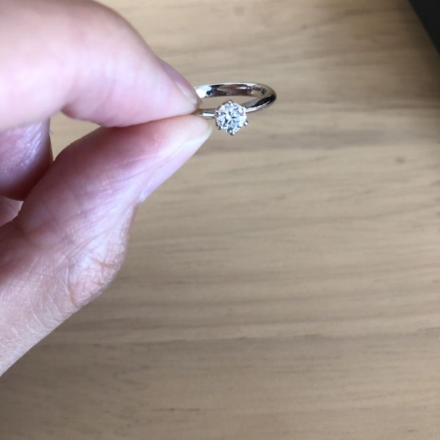 【エクセルコダイヤモンド(EXELCO DIAMOND)の口コミ】 シンプルでどんな服装にも合わせやすさだったため決めました。店員さんが…