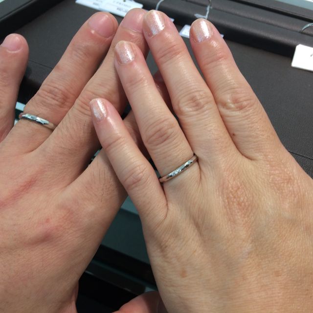 【ラザール ダイヤモンド(LAZARE DIAMOND)の口コミ】 お揃い感があり、他の人とダブらないデザインをリクエストしました。
全体…