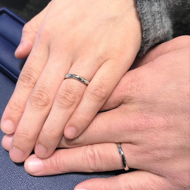 【銀座ダイヤモンドシライシの口コミ】 すでに購入していた婚約指輪に合うデザインを探していて、ダイヤの輝きと…