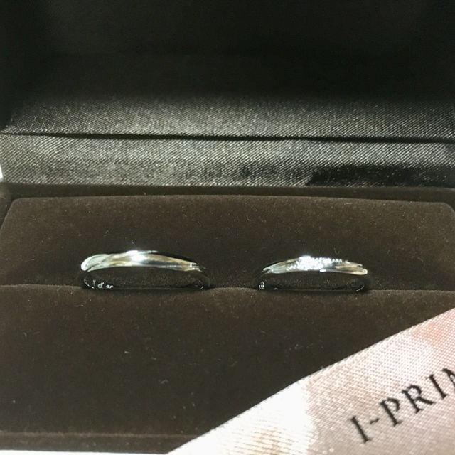 【アイプリモ(I-PRIMO)の口コミ】 さりげなく上品なデザイン。2人共もともと細身の指輪が好みだったこともあ…