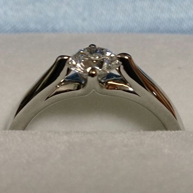 【GALA JEWELRY(ガラジュエリー)の口コミ】 決め手は値段ですね。本当はBVLGARIが本命でしたが、彼の予算内に収めよう…