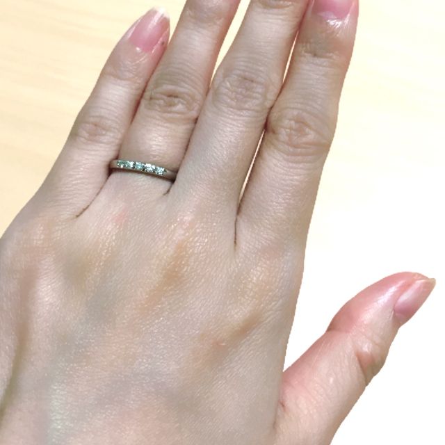 【TRECENTI(トレセンテ)の口コミ】 当初ハーフエタニティを探していましたが、中指や小指にダイヤが当たるの…