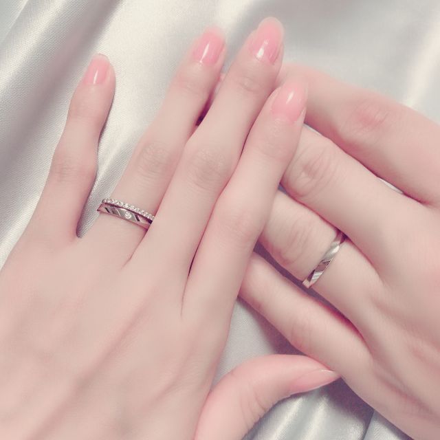 【ラザール ダイヤモンド(LAZARE DIAMOND)の口コミ】 プラチナのカットが華麗でスタイリッシュなデザインに一目惚れでした。ラ…