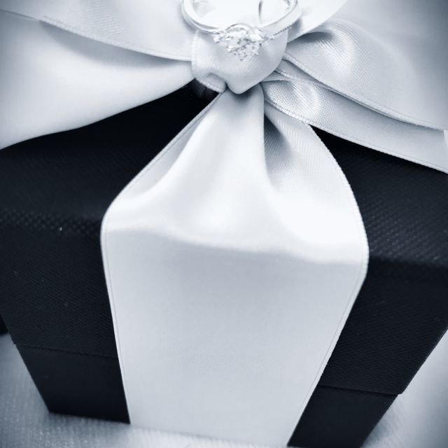 【エクセルコダイヤモンド(EXELCO DIAMOND)の口コミ】 フェアで見て、一目惚れしたボヌールでした。
曲線美とミル打ちのバランス…