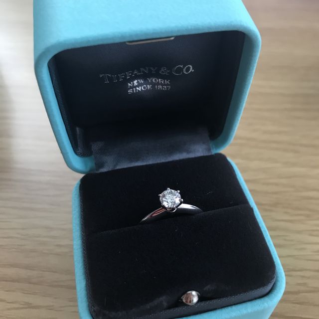 【ティファニー(Tiffany & Co.)の口コミ】 ティファニーセッティングとハーモニーというデザインで迷いました。来店…