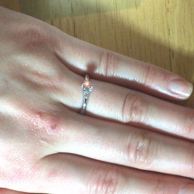 【4℃ BRIDAL(ヨンドシーブライダル)の口コミ】 存在感のある指輪にしようと決めていたので、ダイヤモンドの大きなこちら…
