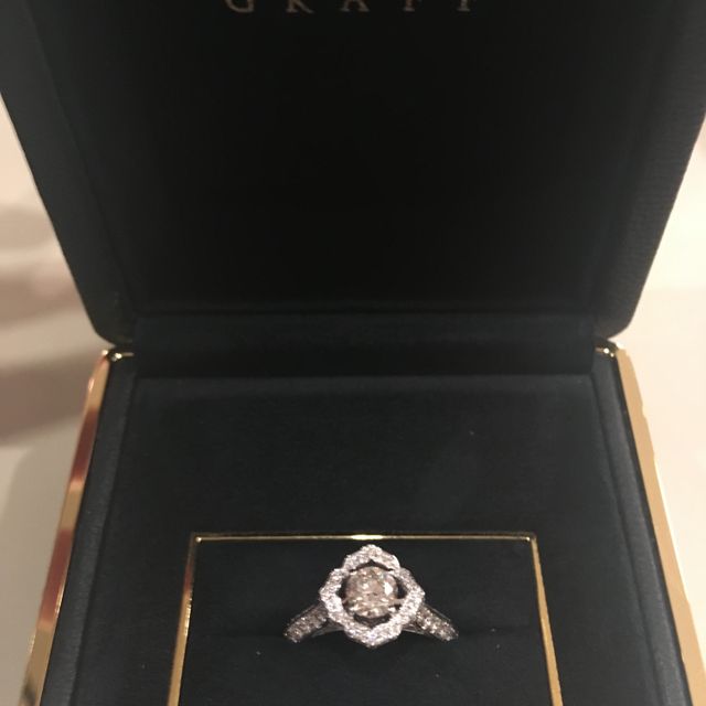 【グラフ(GRAFF)の口コミ】 色々なブランドを一通り見てまわりましたが、グラフのダイヤモンドの輝き…