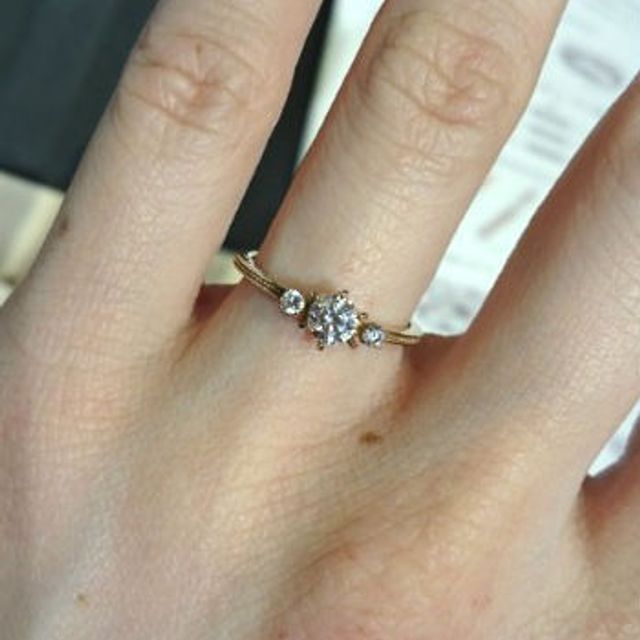 【SIENAROSE(シエナロゼ)の口コミ】 ダイヤが３つのタイプを探していたのですが、他のブランドに比べて石の間…