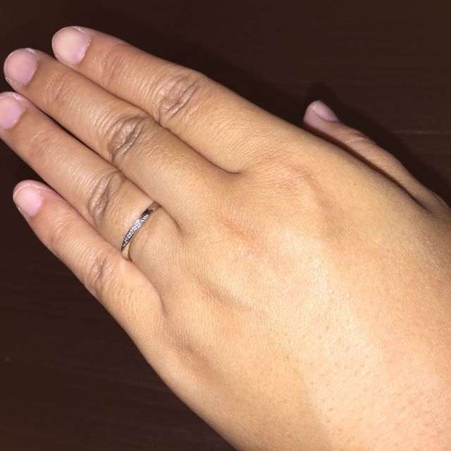 【GALA JEWELRY(ガラジュエリー)の口コミ】 シンプルなもので探しました。
デザインはストレートかVで、女物にメレダ…