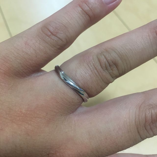 【銀座ダイヤモンドシライシの口コミ】 大まかなデザインを伝え、その中でいろいろと試着させていただきました。…