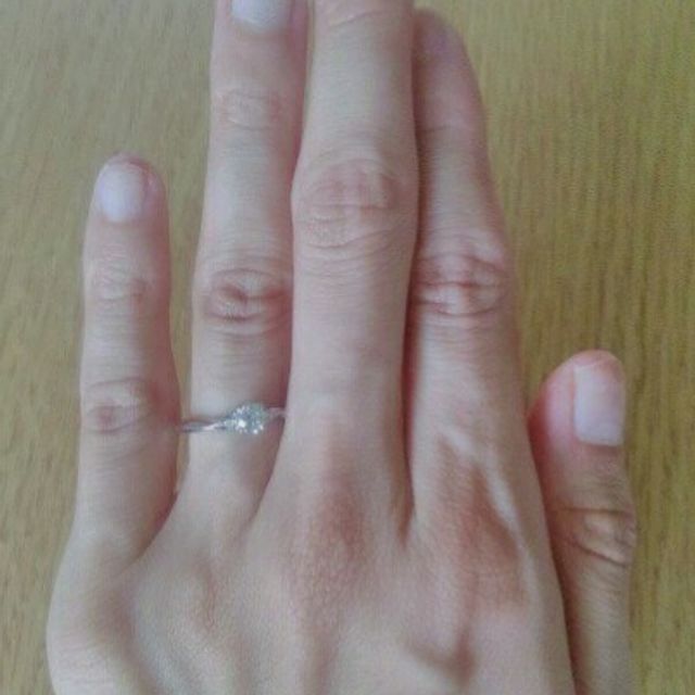 【俄(にわか)の口コミ】 友人などからオススメされたのと実際つけてみた時にとてもキレイで気に入…