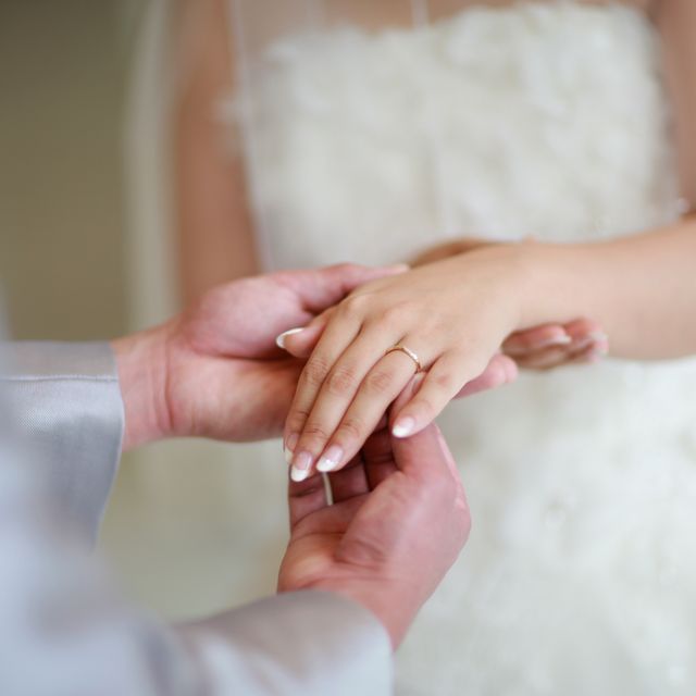 【WEDYの口コミ】 つけた時のラインがオシャレで、お互いにしっくりいったので決めました。
…