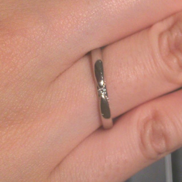 【エクセルコダイヤモンド(EXELCO DIAMOND)の口コミ】 細身のストレートデザインのリングを探しておりイメージにぴったりだと思…
