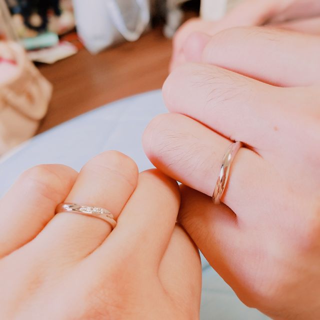 【アイプリモ(I-PRIMO)の口コミ】 細めで、シルバーで指に沿ってウェーブになっている指輪のブランドが少な…