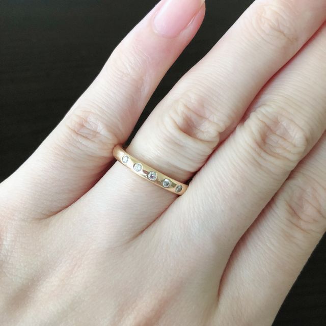 【ティファニー(Tiffany & Co.)の口コミ】 結婚指輪と一緒につけれるものを探していて、デザインで決めました！可愛…