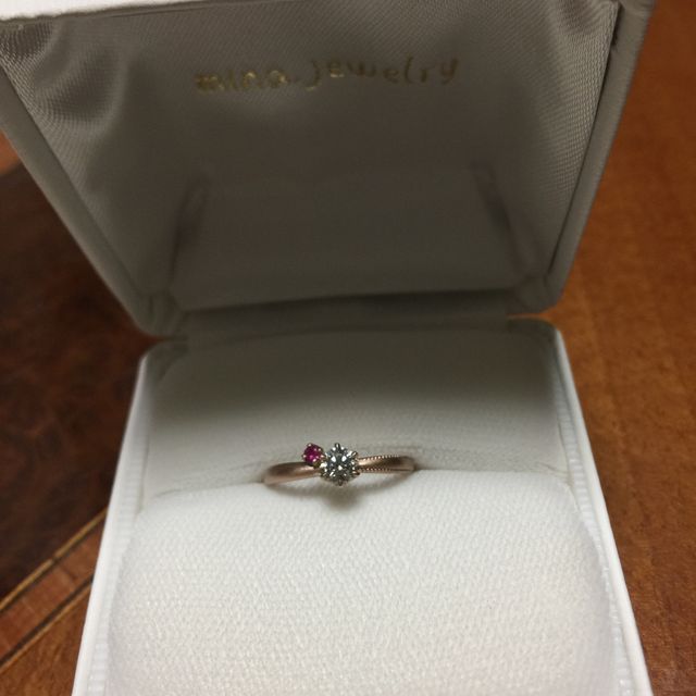 【mina.jewelry(ミナジュエリー)の口コミ】 人気な指輪を見ていてもあまりピンと来ず、色々検索していて、指輪の柔ら…